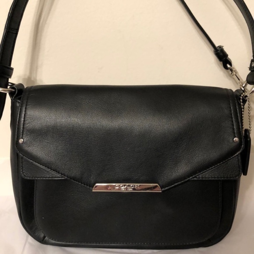 👛 COACH 👛 black leather Taylor mini flap bag